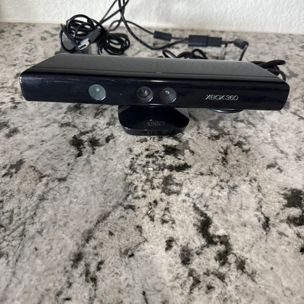 Xbox 360 250GB Black Console Bundle with 1 Controller and Kinect